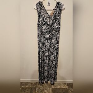 NIOTTO BLACK & WHITE FLORAL PATTERN MAXI DRESS SIZE MEDIUM